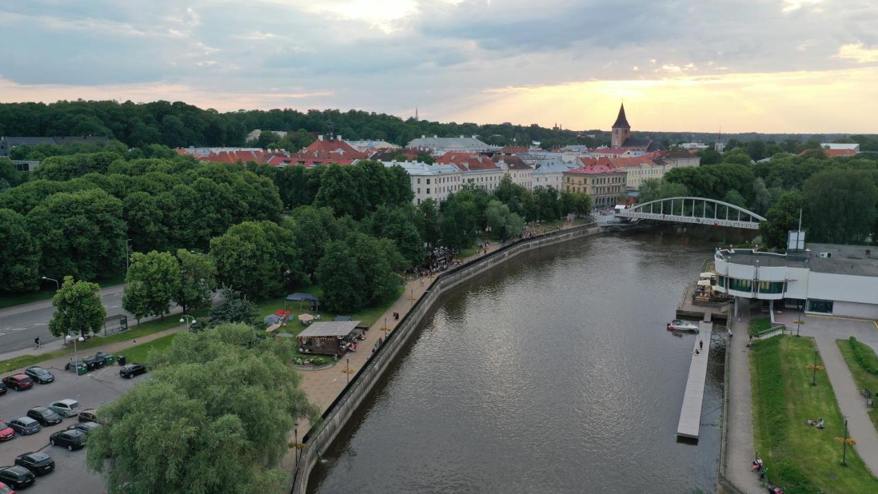 Over The River Apartment Tartu Buitenkant foto